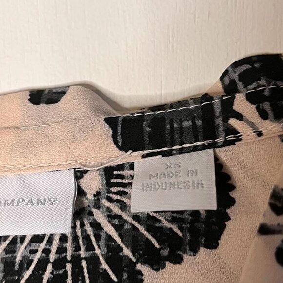 New York & Company Sheer Pink and Black Floral Blouse Size XSmall - Picture 4 of 8